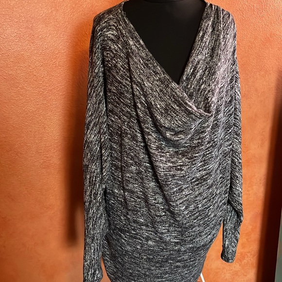 Max studio light weight cowl neck. Xl - Picture 2 of 9